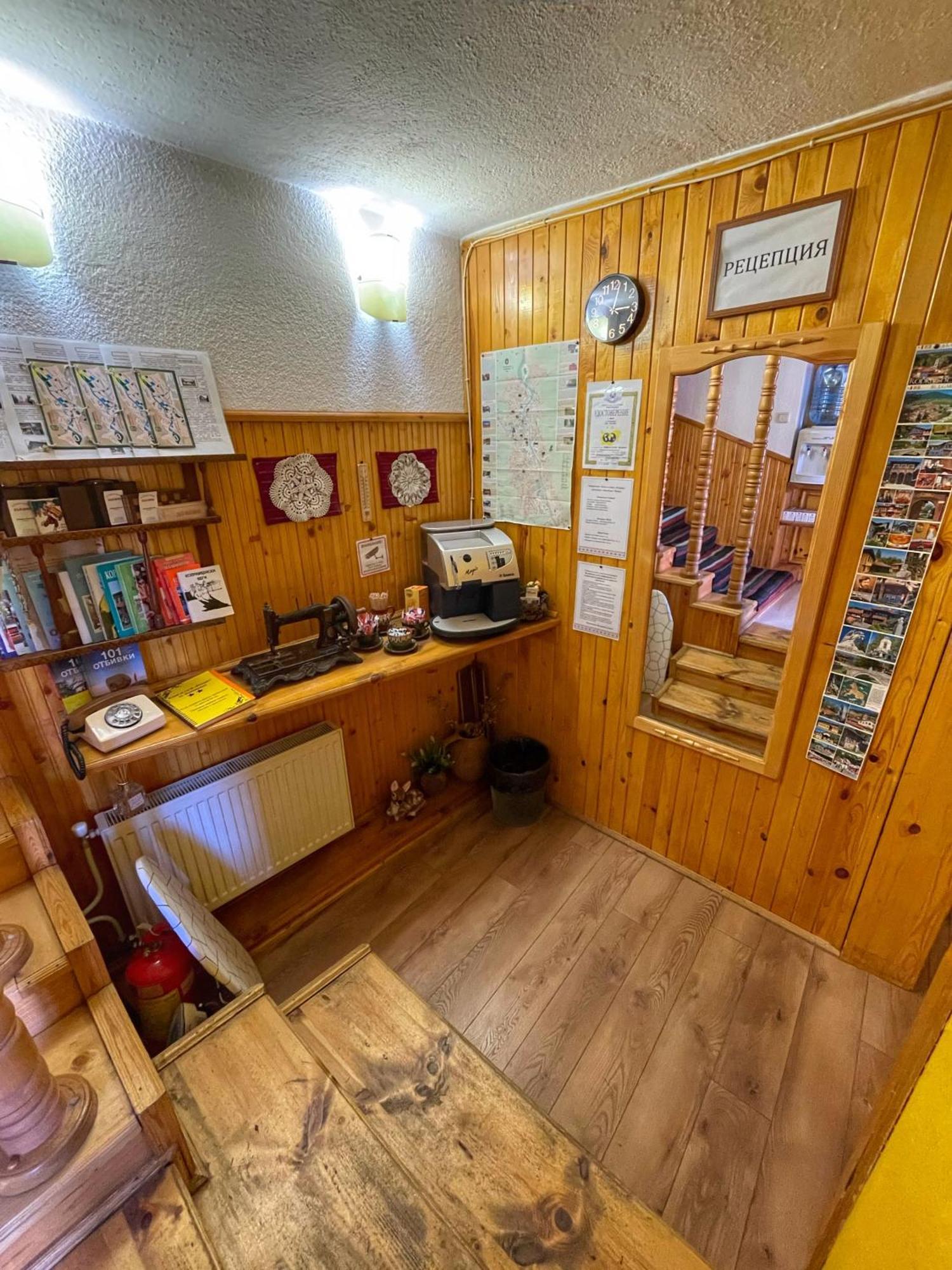 Guest Rooms Colorit โคปริฟชทิทซา ภายนอก รูปภาพ