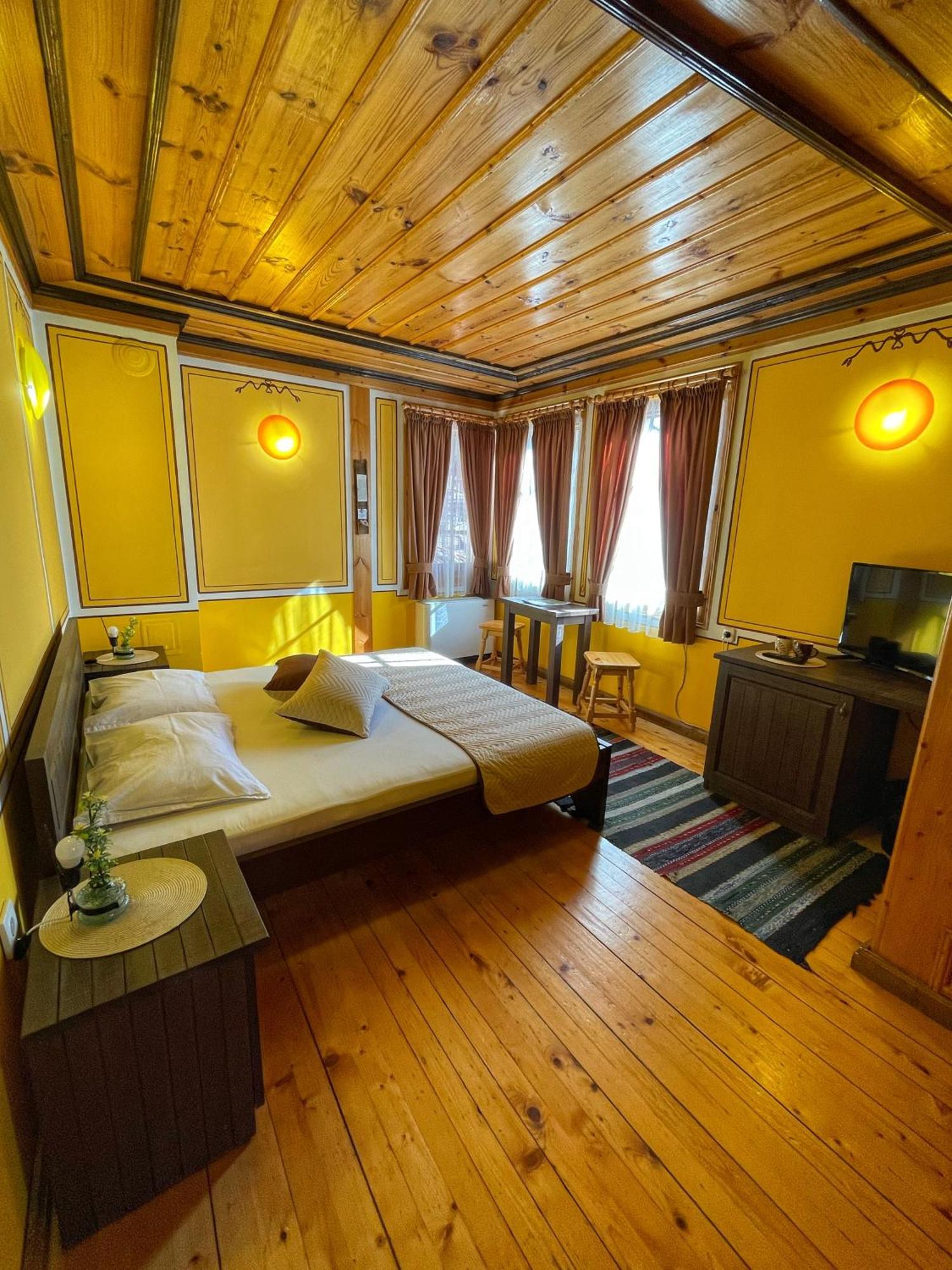 Guest Rooms Colorit โคปริฟชทิทซา ภายนอก รูปภาพ