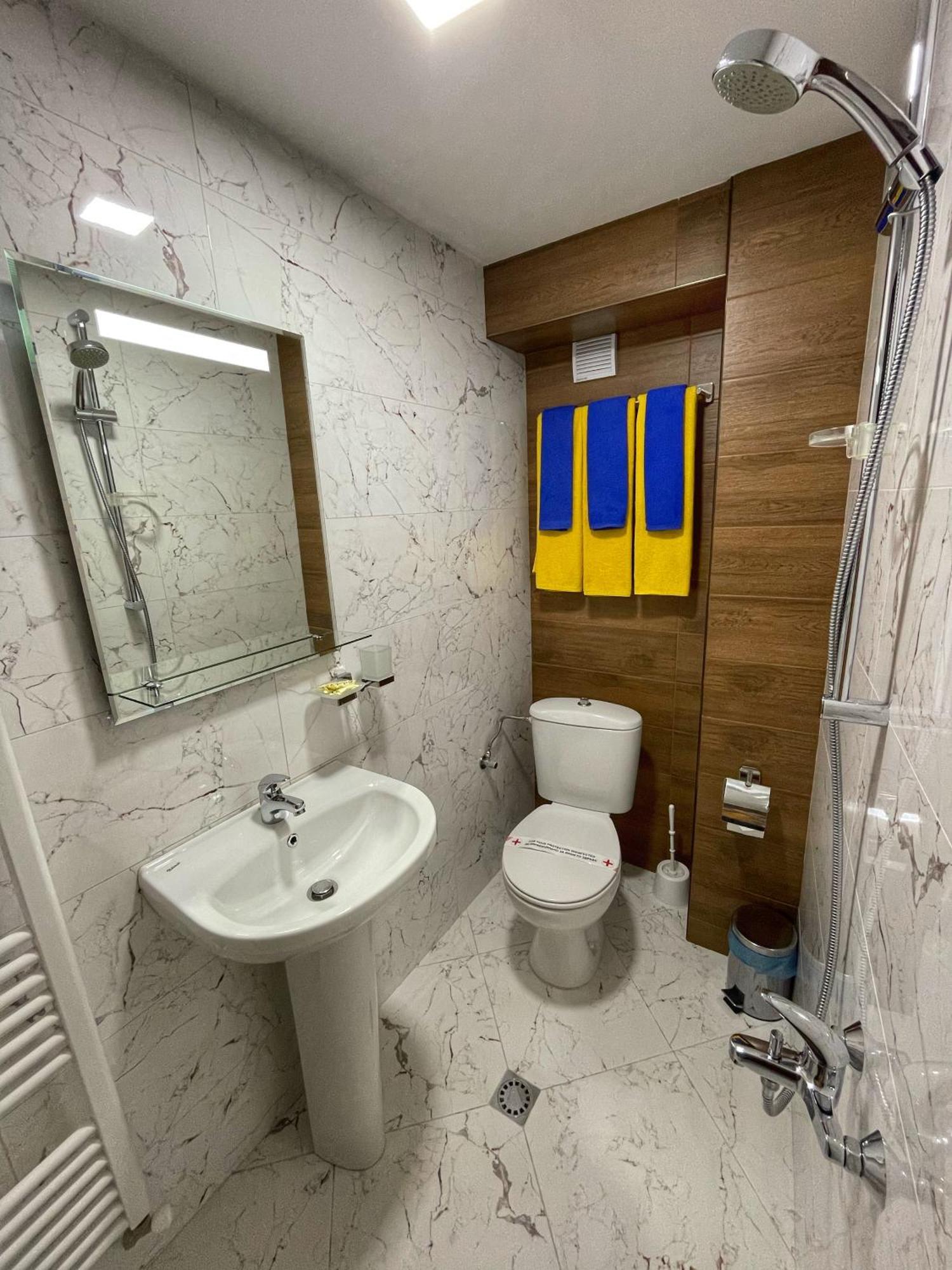 Guest Rooms Colorit โคปริฟชทิทซา ภายนอก รูปภาพ