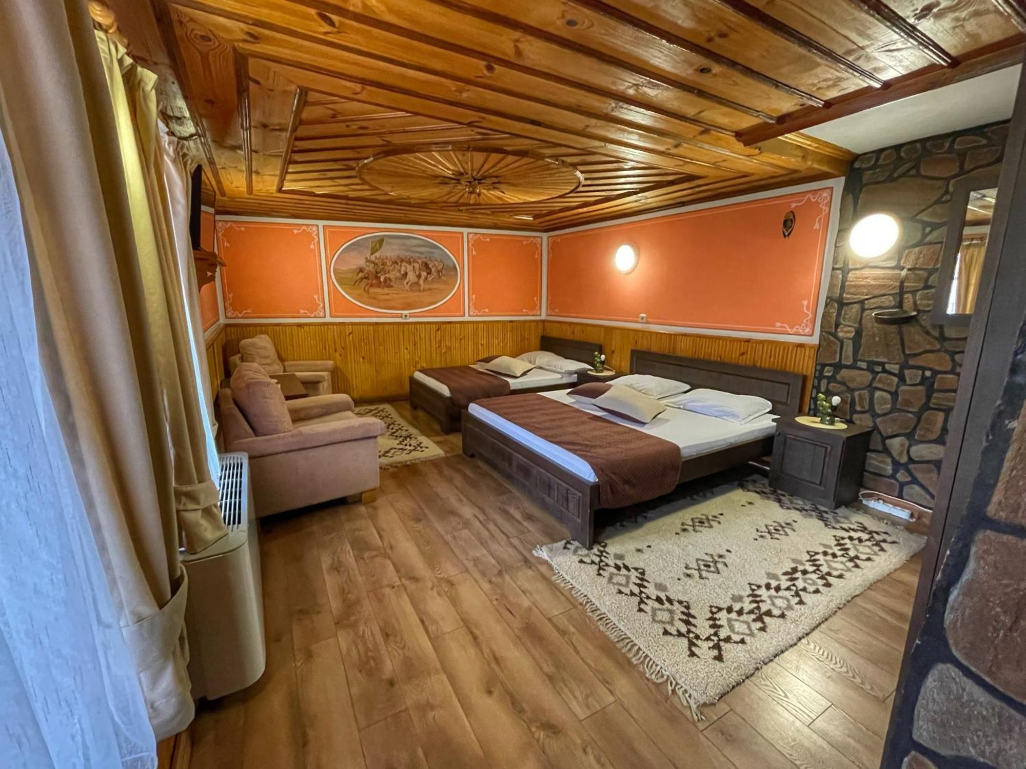 Guest Rooms Colorit โคปริฟชทิทซา ภายนอก รูปภาพ