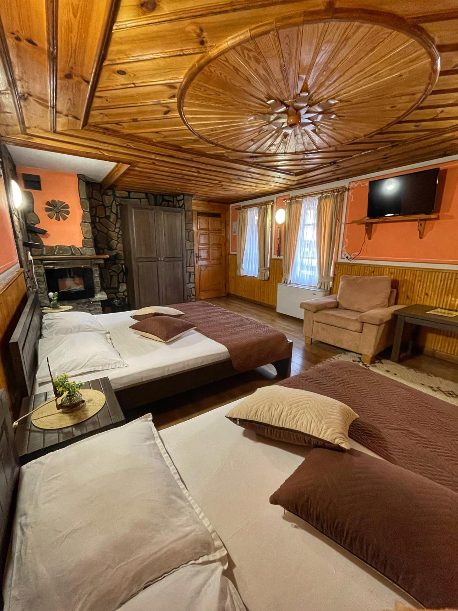 Guest Rooms Colorit โคปริฟชทิทซา ภายนอก รูปภาพ
