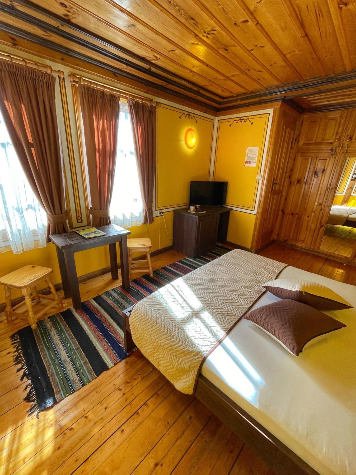 Guest Rooms Colorit โคปริฟชทิทซา ภายนอก รูปภาพ