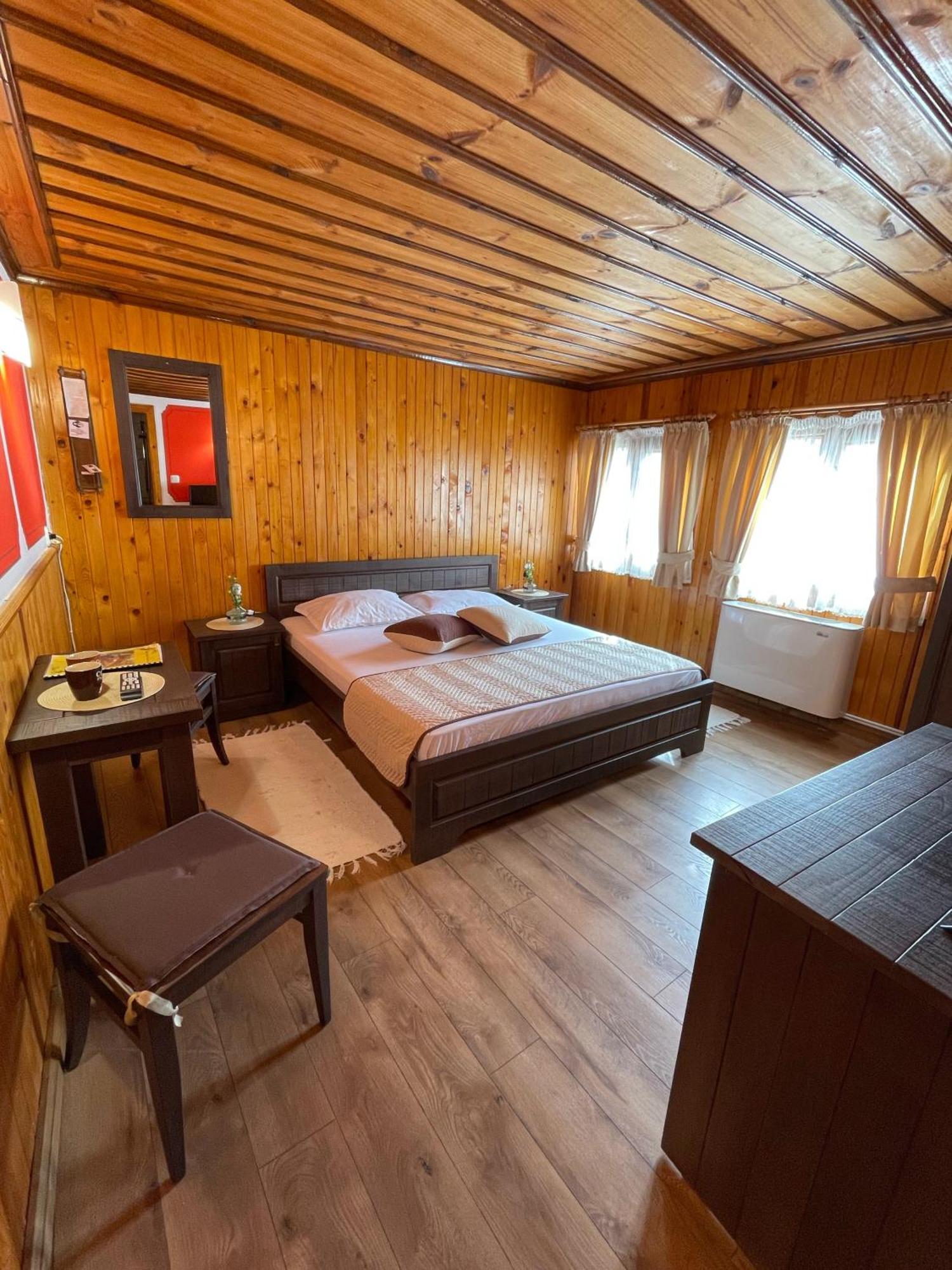 Guest Rooms Colorit โคปริฟชทิทซา ภายนอก รูปภาพ