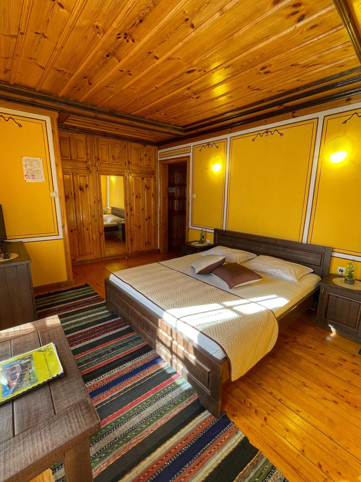 Guest Rooms Colorit โคปริฟชทิทซา ภายนอก รูปภาพ